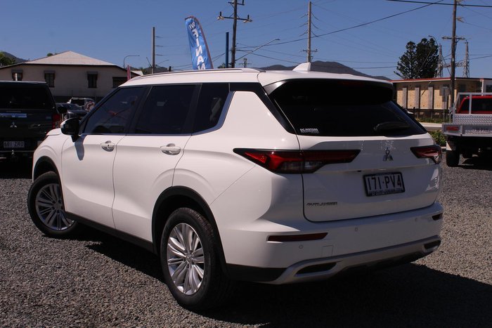 2022 Mitsubishi Outlander LS