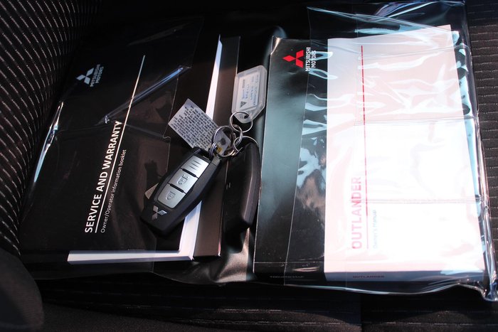 2022 Mitsubishi Outlander LS