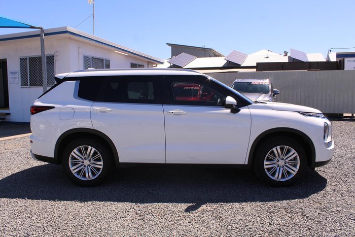 2022 Mitsubishi Outlander LS