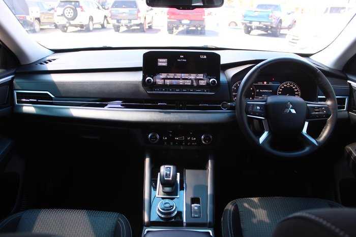 2022 Mitsubishi Outlander LS