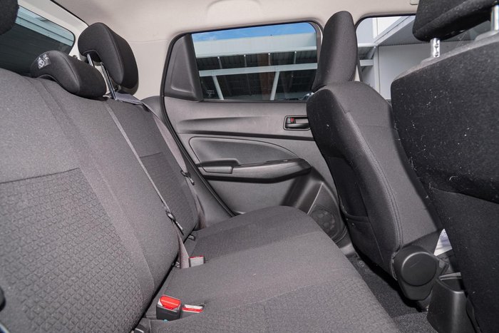 2018 Suzuki Swift GL Navigator AZ Pure White