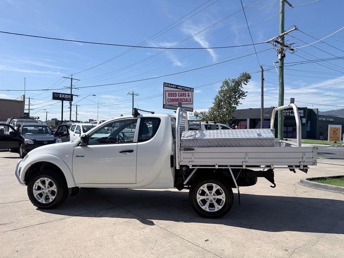 2015 Mitsubishi Triton GLX MN MY15 4X4 Dual Range White