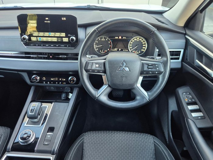 2022 Mitsubishi Outlander LS