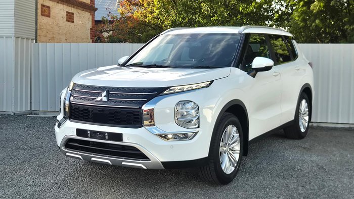 2022 Mitsubishi Outlander LS