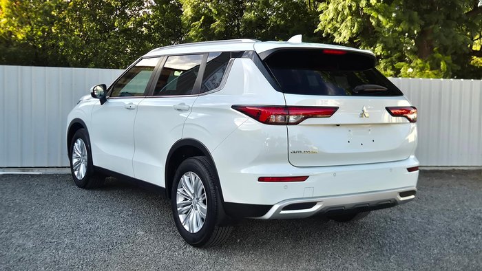 2022 Mitsubishi Outlander LS