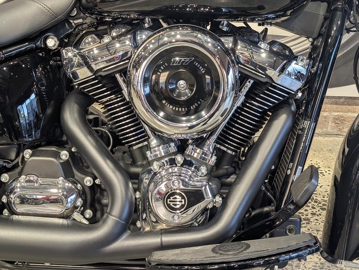 2025 Harley-Davidson Heritage Classic 117 (FLHC) Softail Black