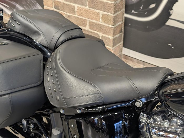 2025 Harley-Davidson Heritage Classic 117 (FLHC) Softail Black