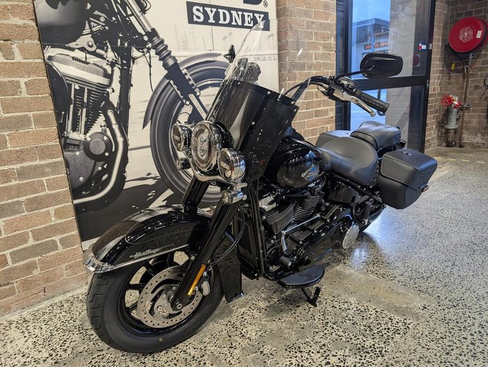 2025 Harley-Davidson Heritage Classic 117 (FLHC) Softail Black