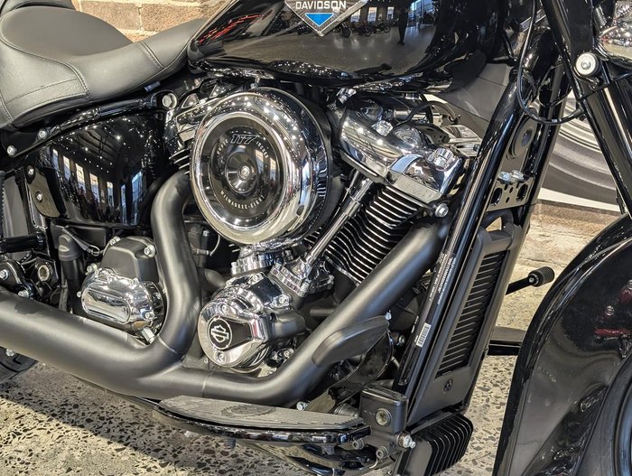 2025 Harley-Davidson Heritage Classic 117 (FLHC) Softail Black