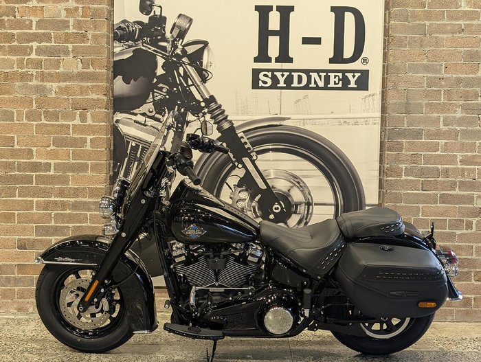 2025 Harley-Davidson Heritage Classic 117 (FLHC) Softail Black