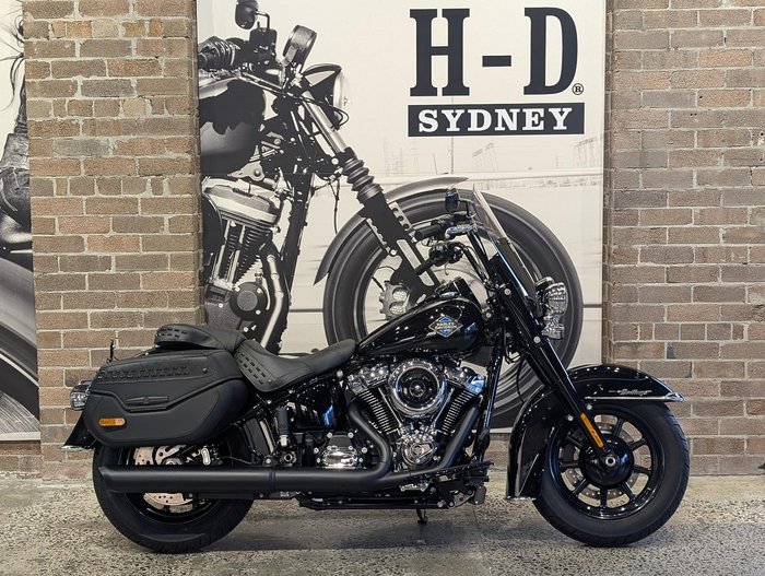 2025 Harley-Davidson Heritage Classic 117 (FLHC) Softail Black