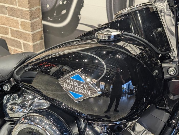 2025 Harley-Davidson Heritage Classic 117 (FLHC) Softail Black