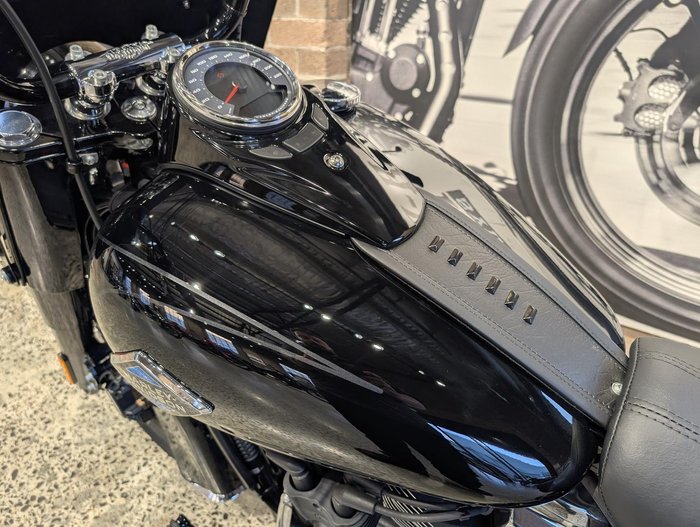 2025 Harley-Davidson Heritage Classic 117 (FLHC) Softail Black