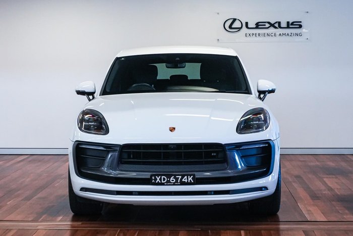 2023 Porsche Macan T