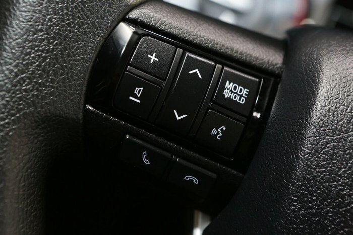 2022 Toyota Hilux SR