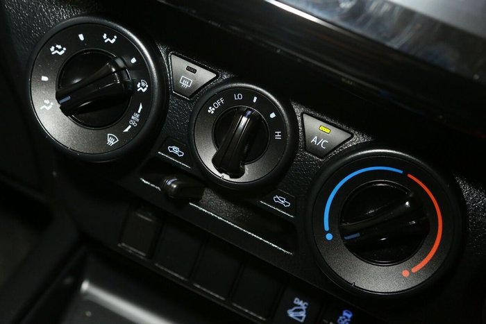 2022 Toyota Hilux SR