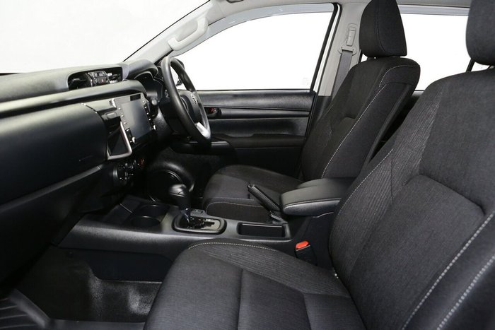 2022 Toyota Hilux SR