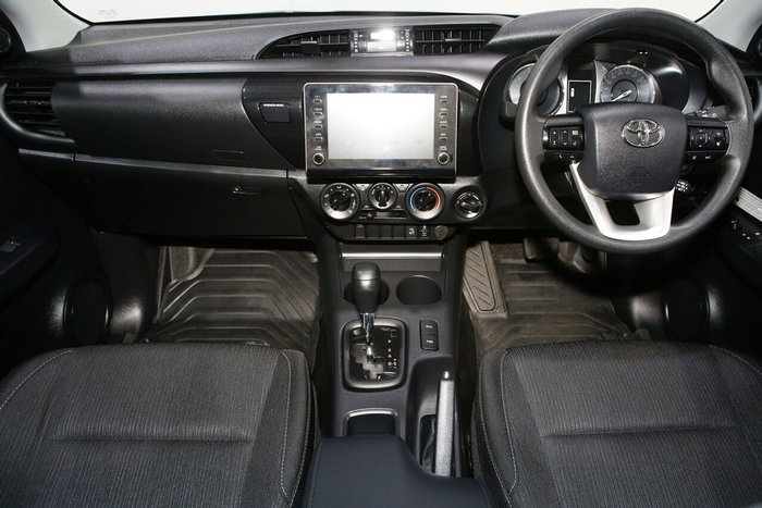 2022 Toyota Hilux SR