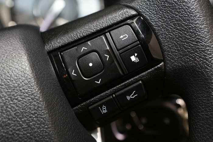 2025 Toyota Hilux SR