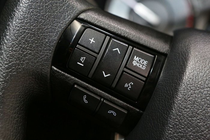 2025 Toyota Hilux SR