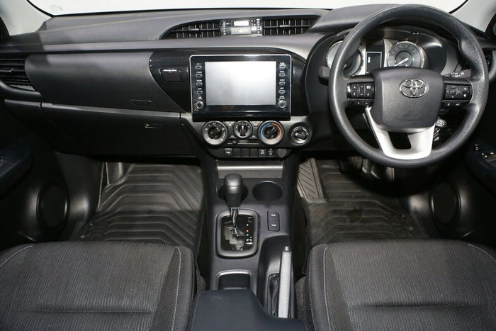 2025 Toyota Hilux SR