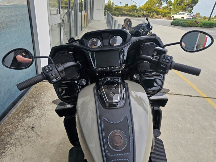 2022 INDIAN PURSUIT DARK HORSE PREMIUM GREY