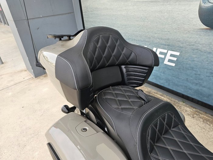 2022 INDIAN PURSUIT DARK HORSE PREMIUM GREY