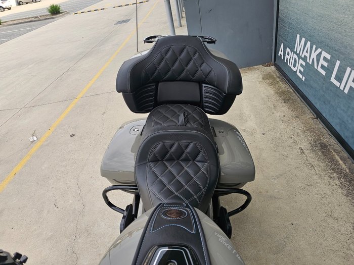 2022 INDIAN PURSUIT DARK HORSE PREMIUM GREY