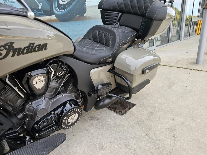 2022 INDIAN PURSUIT DARK HORSE PREMIUM GREY