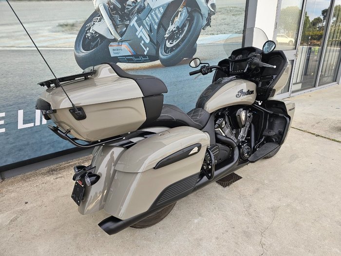 2022 INDIAN PURSUIT DARK HORSE PREMIUM GREY