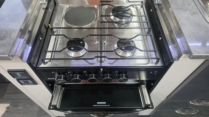 2026 Supreme 1800_R_K1e3_S Classic Tourer 18'