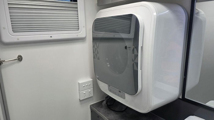 2026 Supreme 1800_R_K1e3_S Classic Tourer 18'