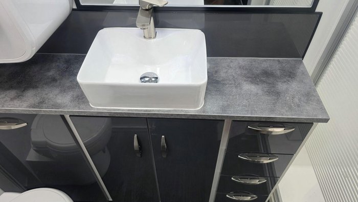 2026 Supreme 1800_R_K1e3_S Classic Tourer 18'