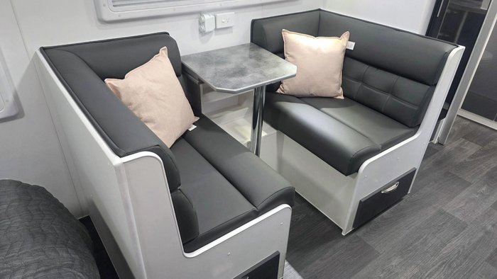 2026 Supreme 1800_R_K1e3_S Classic Tourer 18'