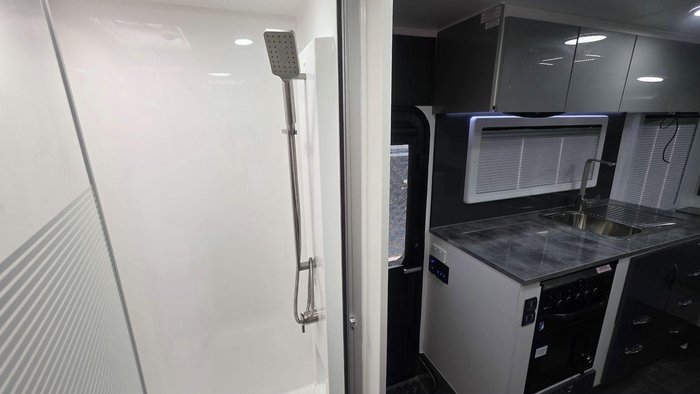 2026 Supreme 1800_R_K1e3_S Classic Tourer 18'