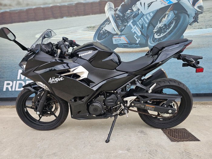 2021 Kawasaki NINJA 400 White