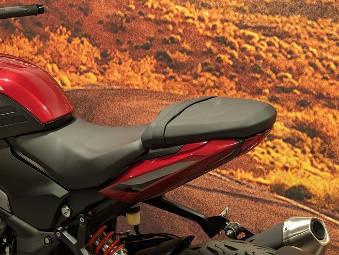 2026 Triumph Trident 800 Trident Red