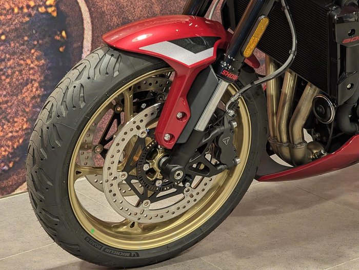 2026 Triumph Trident 800 Trident Red