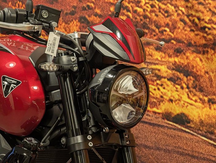 2026 Triumph Trident 800 Trident Red