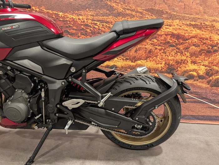 2026 Triumph Trident 800 Trident Red
