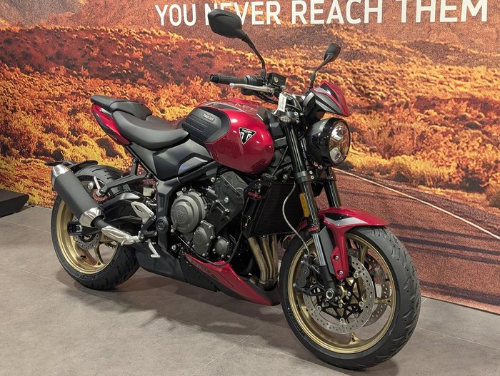 2026 Triumph Trident 800 Trident Red
