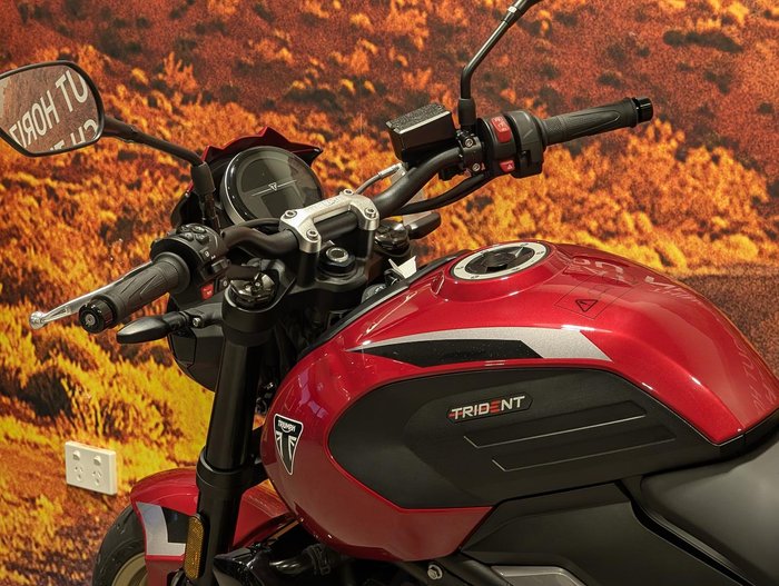 2026 Triumph Trident 800 Trident Red