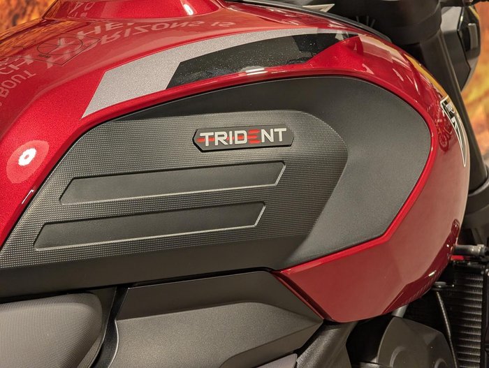 2026 Triumph Trident 800 Trident Red