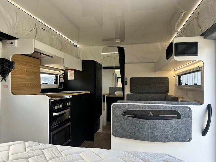 2017 New Age Caravans Oz Classic 23Es2