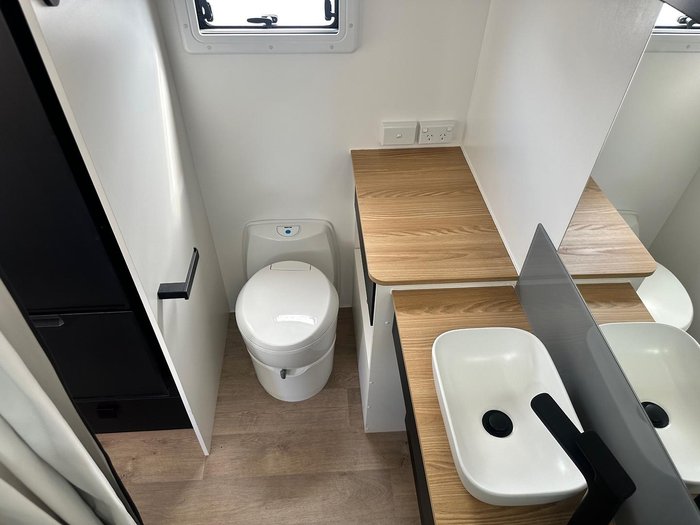 2017 New Age Caravans Oz Classic 23Es2