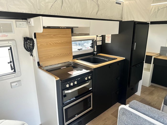 2017 New Age Caravans Oz Classic 23Es2