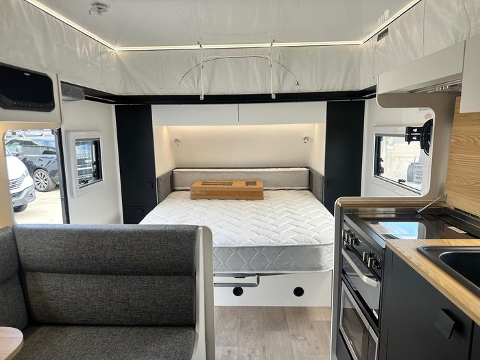 2017 New Age Caravans Oz Classic 23Es2