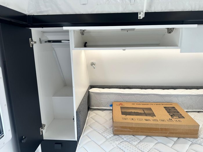 2017 New Age Caravans Oz Classic 23Es2