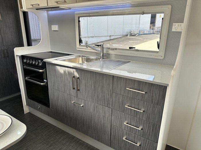 2017 New Age Caravans Oz Classic 23Es2