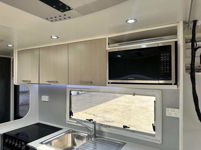 2017 New Age Caravans Oz Classic 23Es2